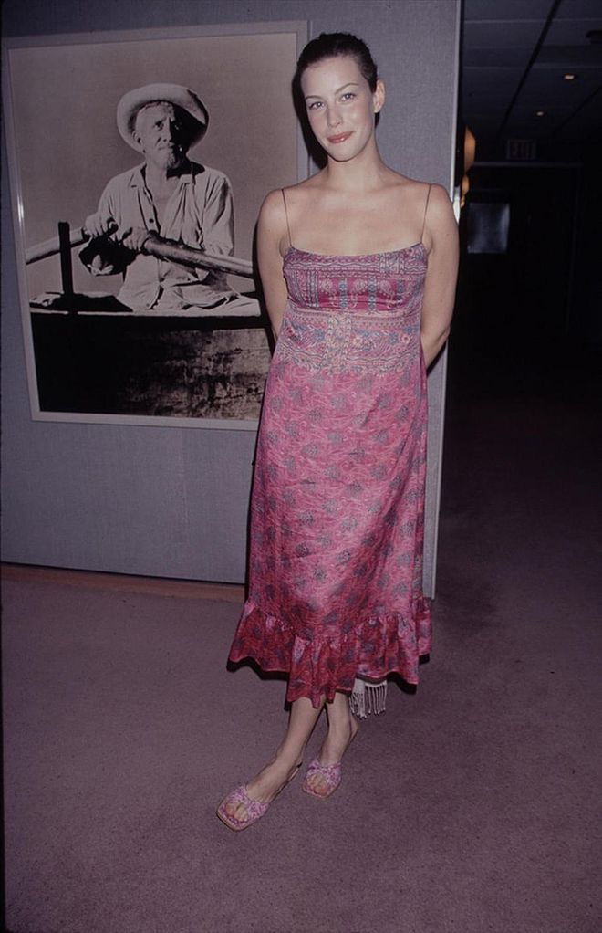 This '90s sweetheart wears the basic at an art show in 1995. Photo: Getty