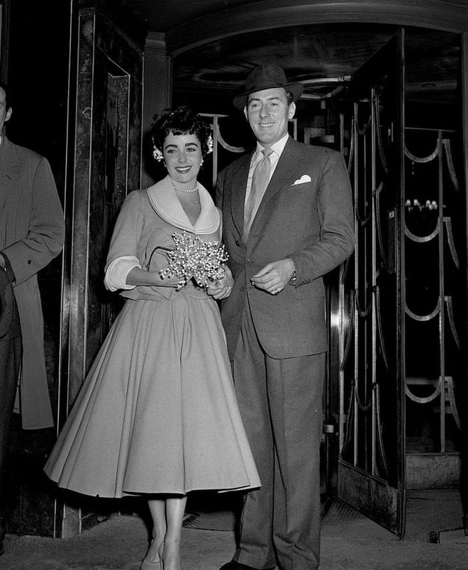 Marrying Michael Wilding in 1952. Honeymoon-ready. 