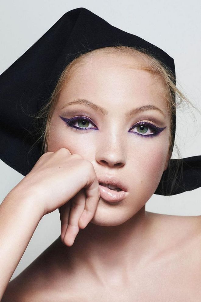 Lila Moss, Kate Moss' daughter, has secured her first beauty campaign at the tender age of 16, as she was unveiled as the face of Marc Jacobs Beauty. The young model, who wears the brand's new Fineliner Gel Eye Crayons in the campaign, is not the first model offspring to be chosen by Marc Jacobs, as she follows in the footsteps of Kaia Gerber, while other previous faces include Edie Campbell and Adwoa Aboah.

Photo: Marc Jacobs