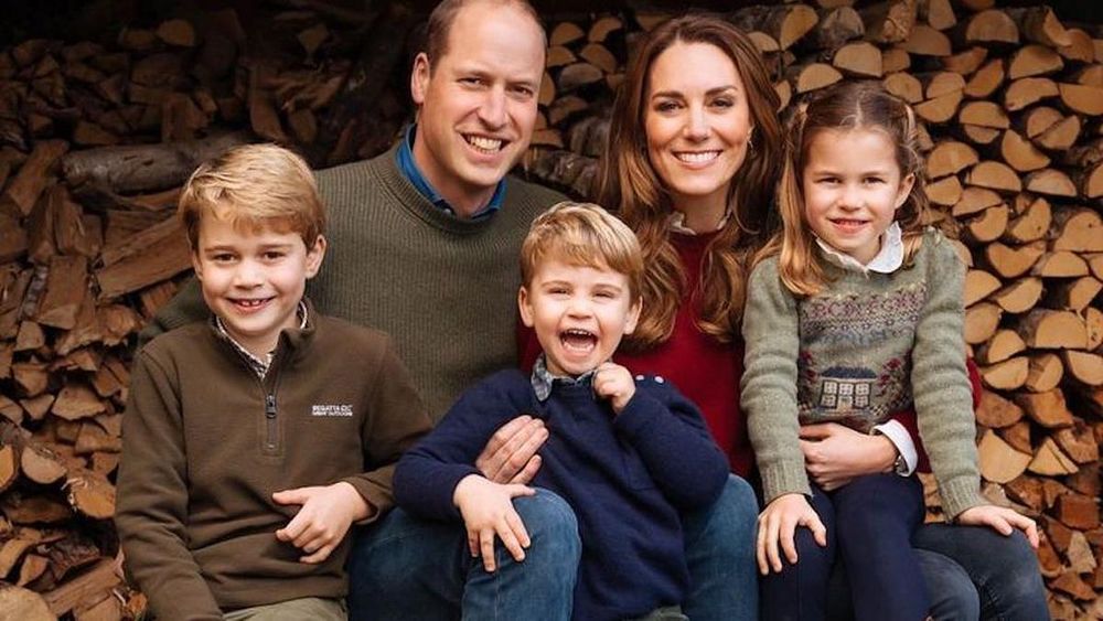 Prince William, Kate Middleton, And The Kids Are All Smiles In Their New, Rustic 2020 Holiday Portrait