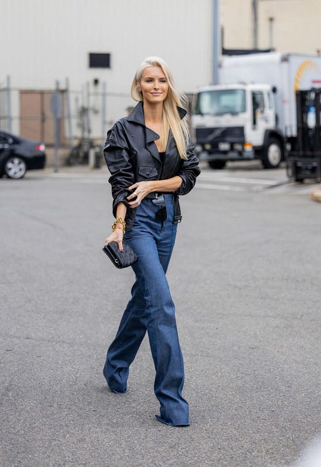 NEW YORK, NEW YORK - SEPTEMBER 14: Kate Davidson Hudson wearing a blakc leather jacket with blue denim jeans. (Photo by Christian Vierig/Getty Images) 