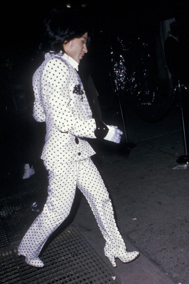 Always one to push gender norms in fashion, Prince wore a polka dot suit with matching high heeled boots to the 1988 Grammys.