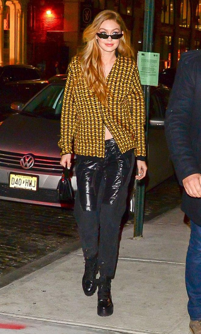 One of our favourite looks from Gigi! Love the mustard yellow chevron shirt with leather padded pants. Of course, her signature retro sunglasses are also perfect for this look. 