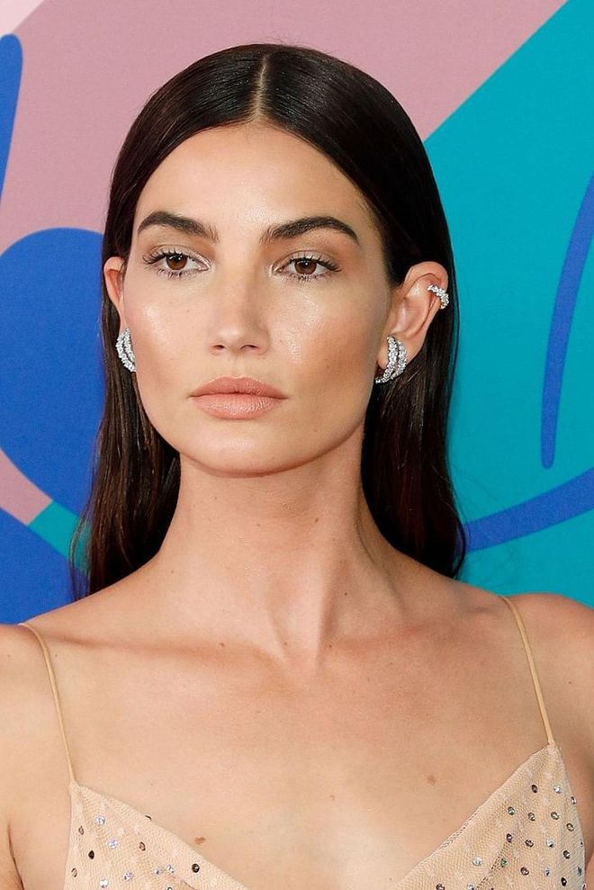 Another supermodel who adopted the "less is more" approach, Lily Aldridge kept things simple with flesh-toned makeup and sleek tresses.

Photo: Getty Images