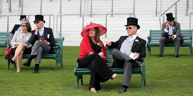 Attendees dressed in posh, Ascot-approved attire.
Photo: Getty