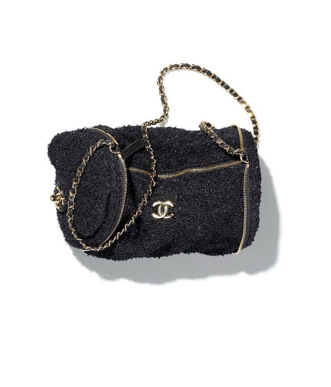 Black bag in tweed and metal (Photo: Chanel)