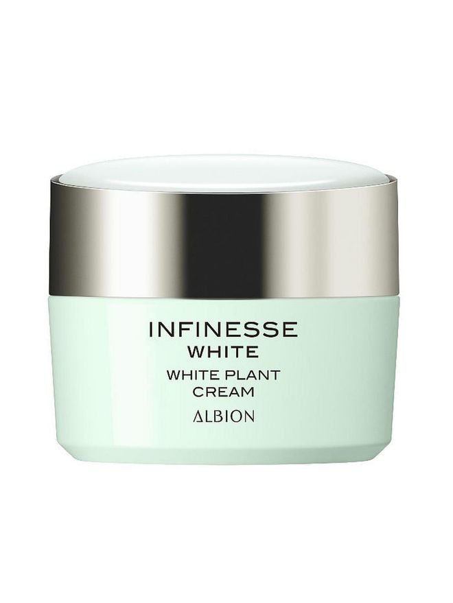 This bouncy face cream protects against collagen degradation so skin remains radiant and firm.