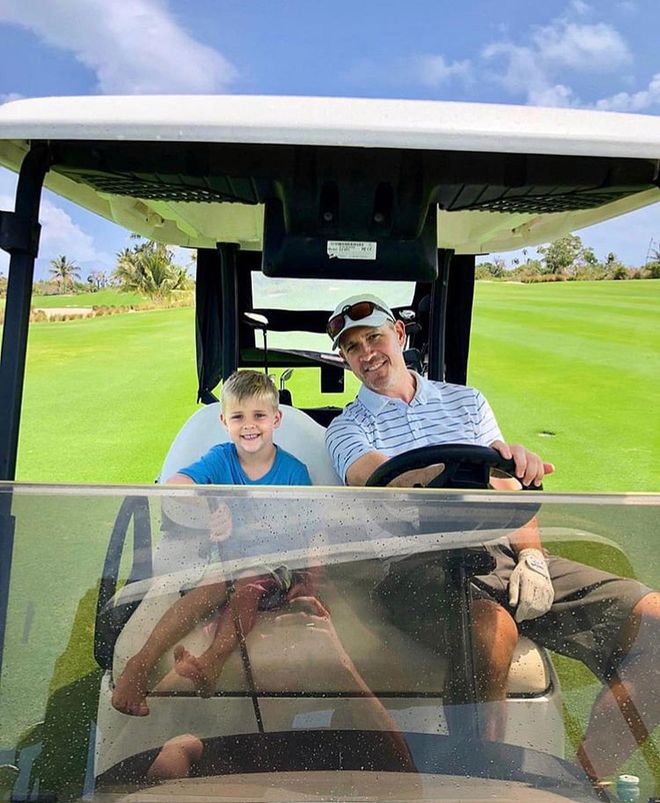 Happy #FathersDay to the greatest dad, who always makes time to give big bear hugs, supportive pep talks, and a few golf tips! We love you JT ! ❤️?❤️
Photo: Instagram