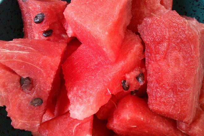 This summer staple contains the kind of fiber that binds with and carries fat out of your system. But it gets better: Watermelon also contains a high percentage of water, which helps keep you hydrated and thus can increase your overall calorie expenditure, according to several studies. (FWIW, one cup contains fewer calories than any other summer fruit.) 