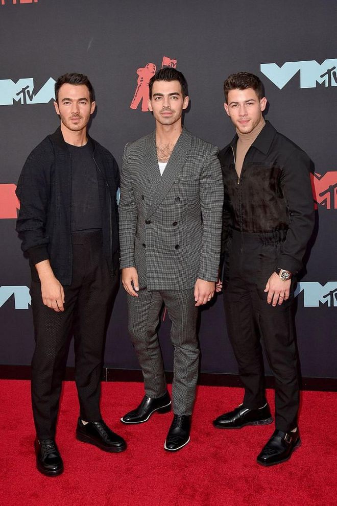 Kevin, Joe, and Nick Jonas arrive in coordinating Fendi suits.

Photo:  Getty