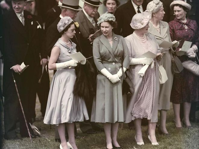 Princess Margaret, Queen Elizabeth II and the Queen Mother at the Epsom Derby, 1958
Photo: Getty