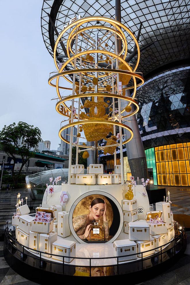 Chanel N°5  Holiday Installation (Photo: Chanel)