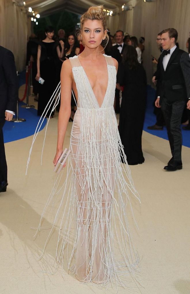 Stella Maxwell gave us a modern take on the 1920s flapper girls with this pearly dress. The plunging neckline and sheer gown underneath a curtain of pearls turns Stella into a flapper goddess of some sort. Photo: Getty 