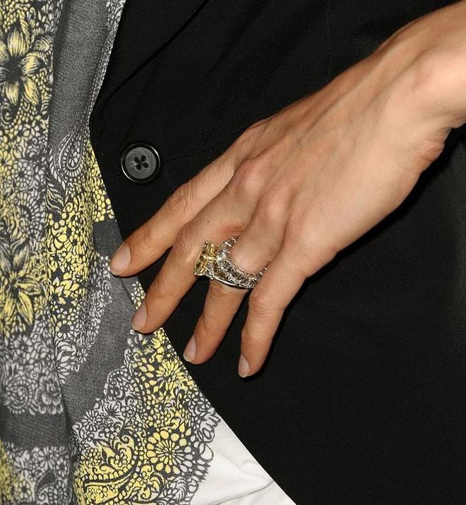 Enrique Iglesias and Anna Kournikova are pretty low-key about their relationship, but Kournikova's $2.5 million (£1.9 million), 11-carat engagement ring was far from it. 