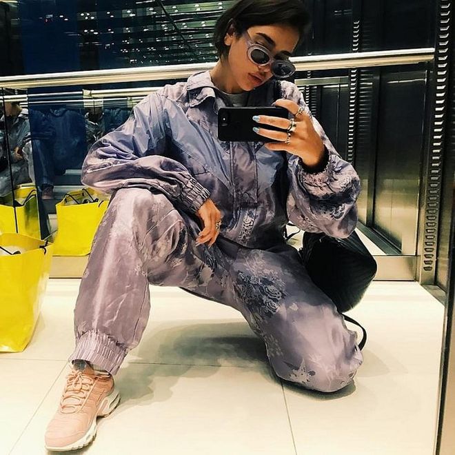 Dua sure knows how to wear a jumpsuit well, as seen from her pairing of thie Fenty Puma piece with a pair of oval Dries Van Noten sunglasses, Nike trainers and some rings from Hermes, Gucci, Cartier and Pandora. 
Photo: Instagram