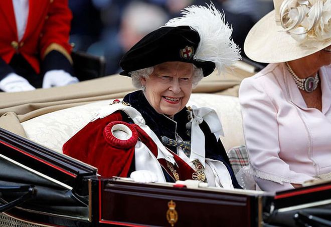 hbsg-queen-elizabeth-ii-leaves-after-the-order-of-the-garter-news-photo