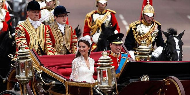 Prince William and the Duchess of Cambridge ride in a circa-1902 State Landau carriage on the processional route.
Photo: Getty
