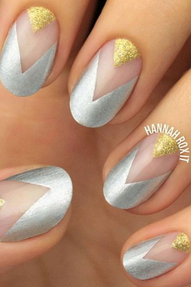 It's the triangle version of a double moon manicure in striking gold and silver.
@hannahroxit