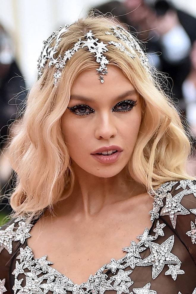 For fantasy beauty this festive season, take inspiration from Stella Maxwell's Met Gala look. Paint over your black liner with the Urban Decay Heavy Metal Glitter Liner in Glamrock. Photo: Getty