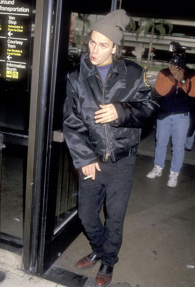 Solo traveler at LAX airport in 1992. Photo: Getty 