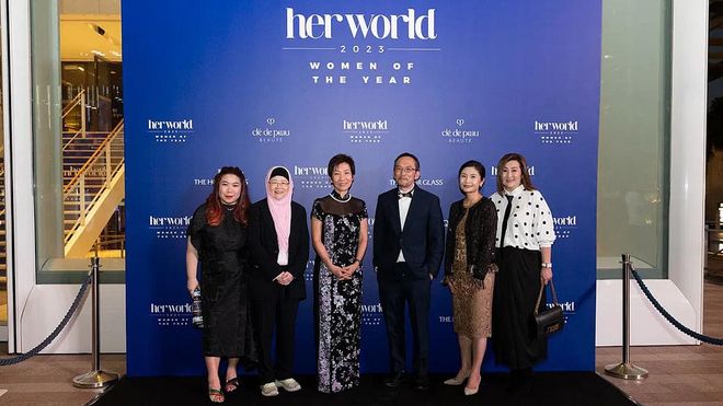 Elizabeth Lee, editor-in-chief of Her World;  Her World’s Woman of the Year 2023 Professor Jackie Ying; Minister Grace Fu; Ignatius Low, Editor-in-Chief for Lifestyle and Entertainment Media, SPH Media; Her World’s Young Woman Achiever 2023 Caecilia Chu; Joanna Lee, Editorial Director for Lifestyle Media, SPH Media