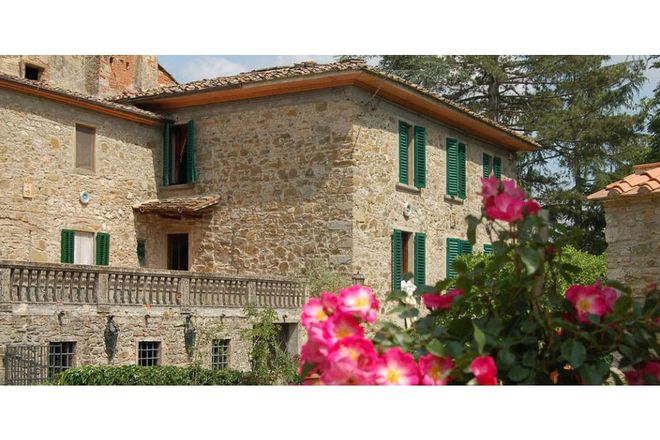 Why We Love It: Only an hour south of Florence, this stone house is situated on a farm in the heart of Tuscany with a large garden that is ideal for an outdoor wedding. Another plus? Your host can also organize a cooking class for your guests to enjoy before your big day.