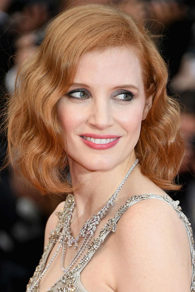 Old Hollywood waves take Jessica Chastain's rich-colored lob from day to night