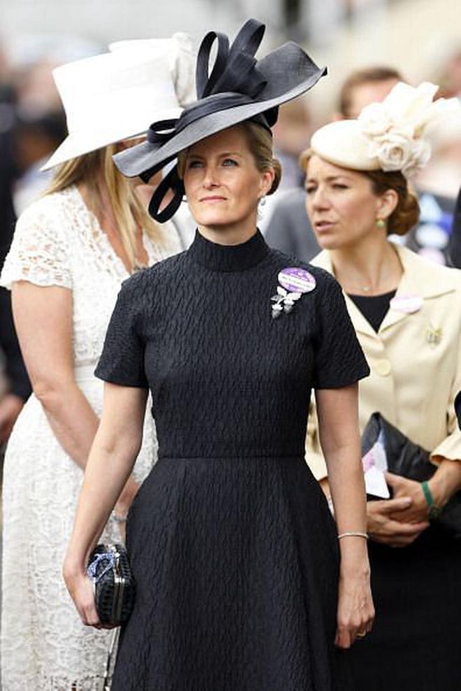Another Royal Ascot look, this time in an all-black color palette.
Photo: Getty