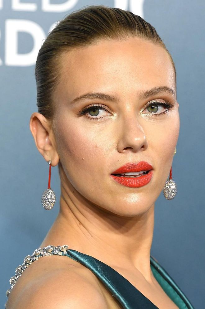 Matching her jewellery and dress details beautifully, Scarlett Johansson's make-up by artist Frankie Boyd featured sparkling highlights and a fiery red lip.

Photo: Steve Granitz / Getty