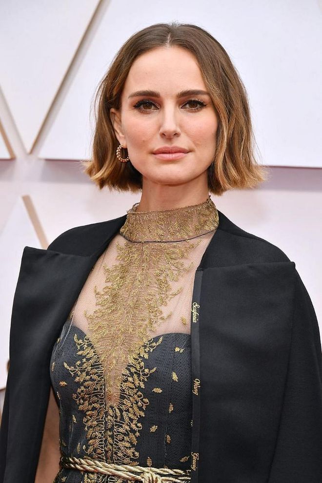 Natalie Portman looked stunning with a choppy, laid-back bob and classic makeup with nude lips, bold brows, and black eyeliner.

Photo: Amy Sussman / Getty