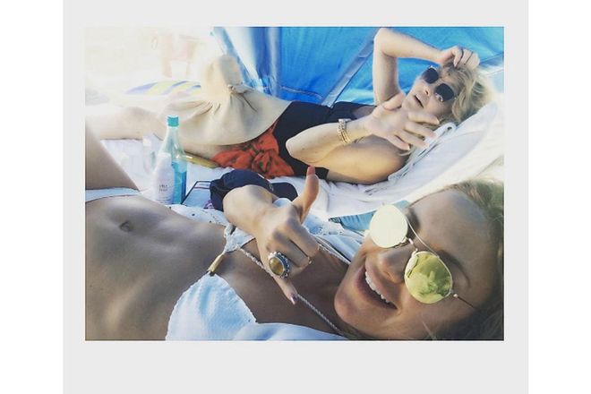 The mother daughter duo enjoy a family vacation to Hawaii. —@katehudson Photo: Instagram