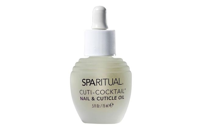 This fast-absorbing blend of botanical oils nourishes and strengthens dry tips without any greasiness.