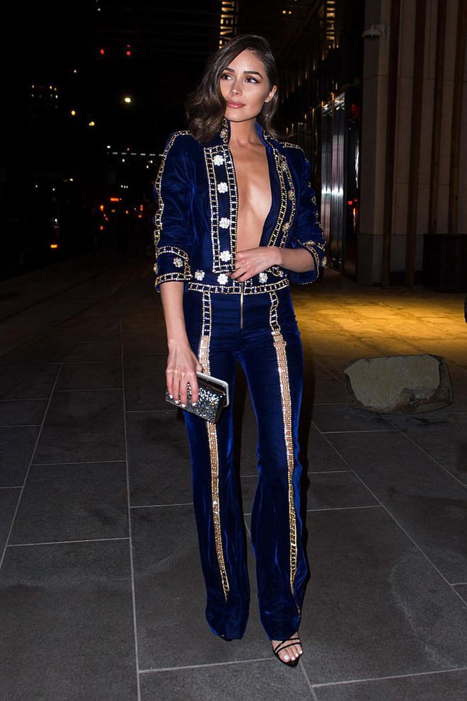  Olivia Culpo wears a midnight blue co-ord piece that conjures some sexy and bold vibes along the streets of New York.