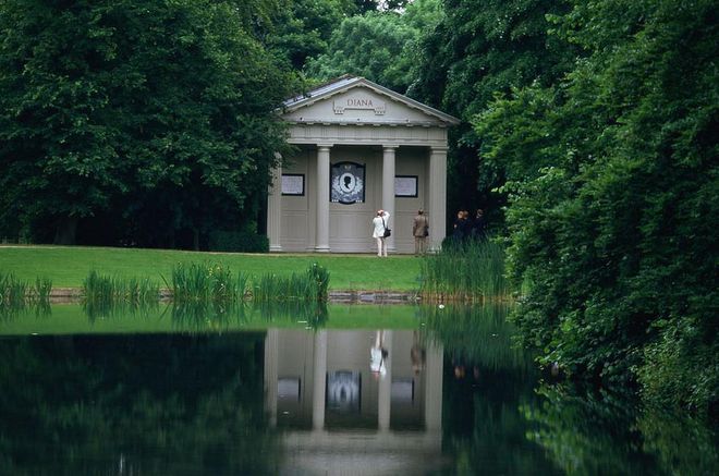 After her tragic death in 1997, Diana was buried on Althorp Estate in Northampton. The estate has belonged to the Spencer family for over 500 years. A small island has been dedicated to her memory, with a temple on Oval Lake, where well-wishers can pay their respects.
Photo: Getty