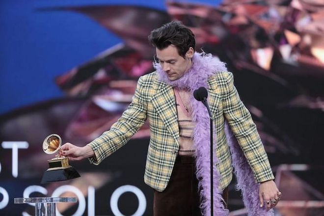 Harry Styles accepts the award for Best Solo Performance at the 63rd Grammy Award outside Staples Center. (Photo: Robert Gauthier/Getty Images)