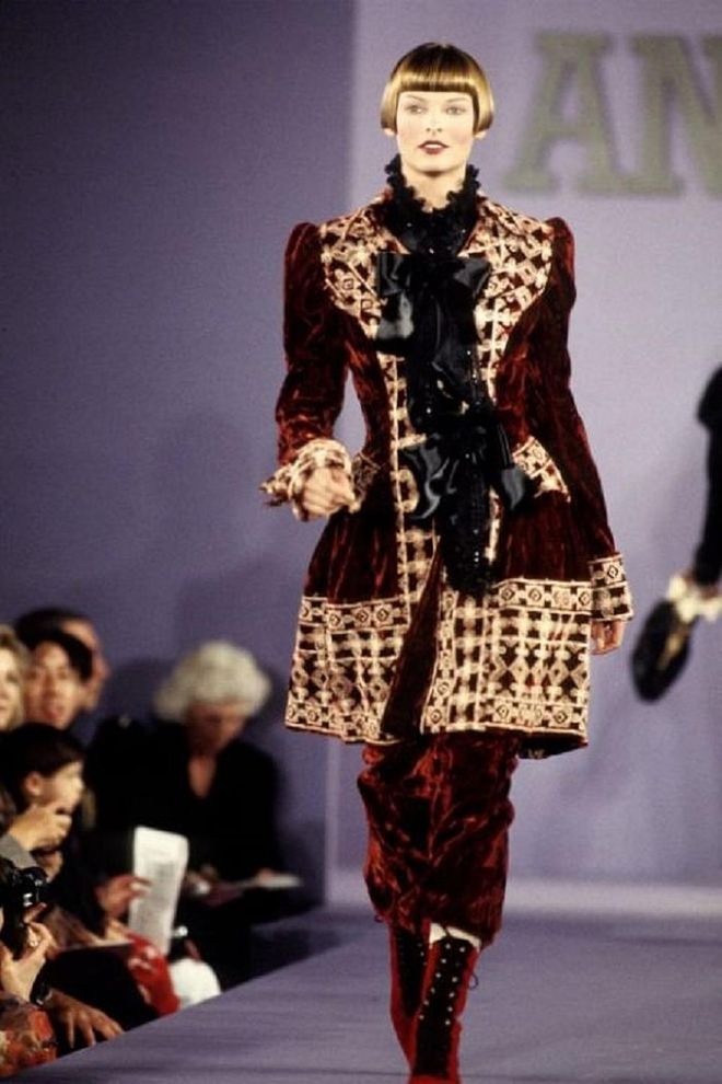 Anna Sui RTW Autumn/Winter 1993 fashion show. Photo: Getty 