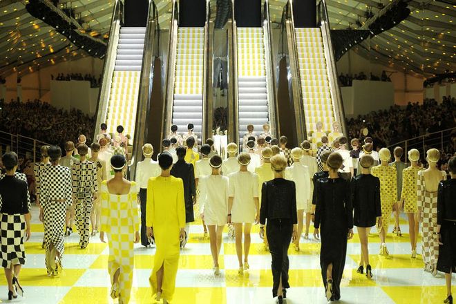 The sunny, '60s-inspired style of this Louis Vuitton show has us dreaming of bold, mod interiors. Craving a cheery home refresh? Ditch subtlety. Instead, experiment with checkerboard patterns and bright yellow accents. 