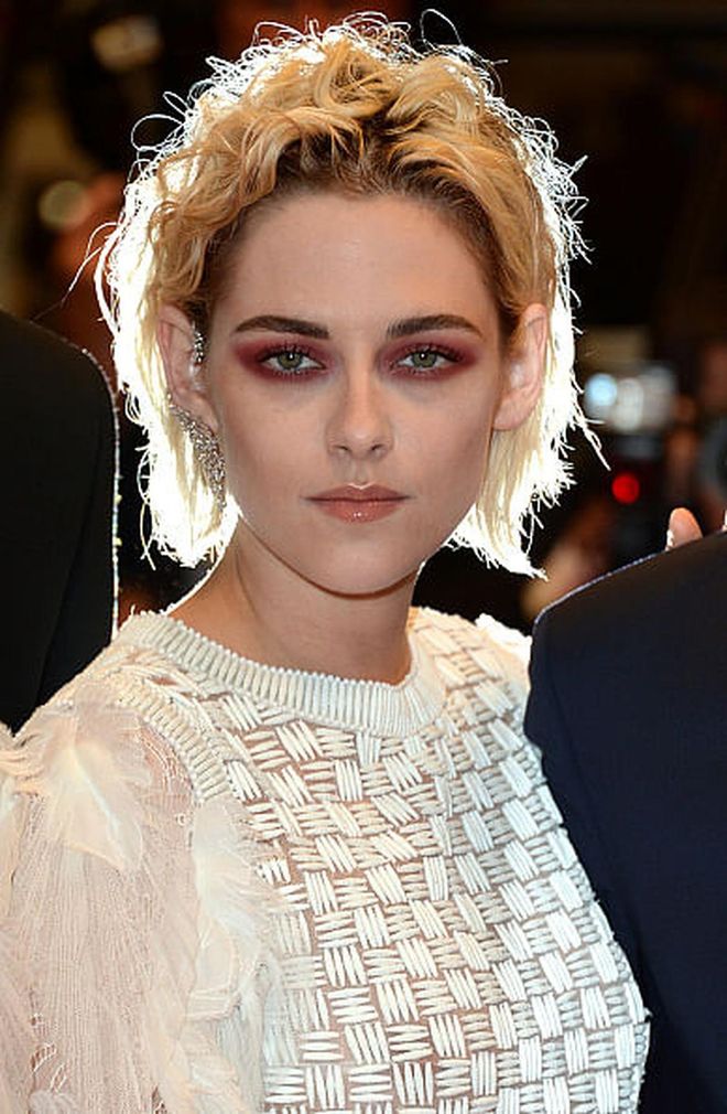 CANNES, FRANCE - MAY 17:  Kristen Stewart attends the 'Personal Shopper' premiere during the 69th annual Cannes Film Festival at the Palais des Festivals on May 17, 2016 in Cannes, France.  (Photo by Anthony Harvey/FilmMagic)