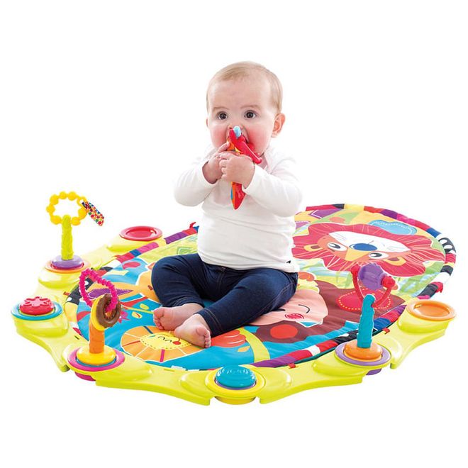 Expect non-stop action as soon as you pop your bub on this play mat. As you can constantly change the order of the activity pods, tots will be encouraged to crawl around and test the various objects. It generates curiosity and ensures hours of fun.