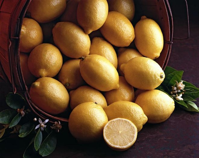 The sprightly, zesty notes of lemon essential oil is known to awaken the senses, improve the mood and enhance concentration, making it perfect to begin the week with. (Photo: Getty)