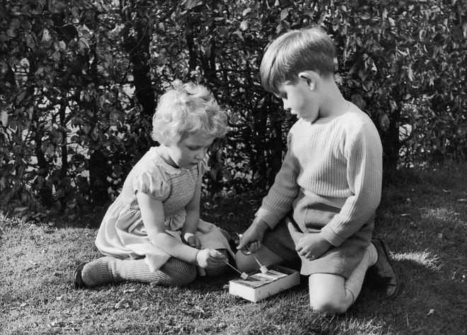 A six-year-old Charles and four-year-old Anne play with a xylophone in the garden of the Royal Lodge in Windsor.
Photo: Getty