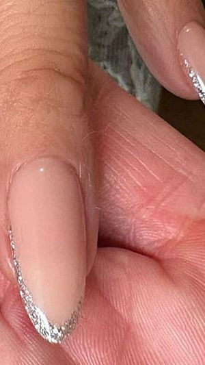 Jennifer Lopez Lip Gloss Manicure