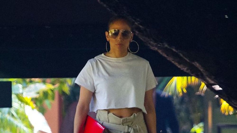 Jennifer Lopez Wore White Wide-Leg Pants at Paris Fashion Week