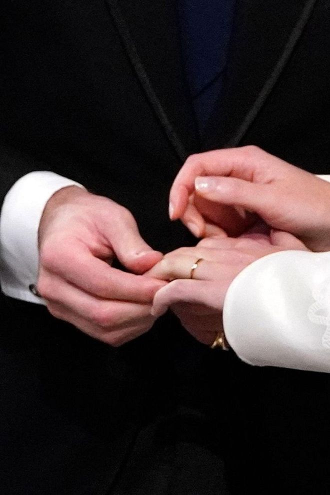 They exchanged simple gold band rings.