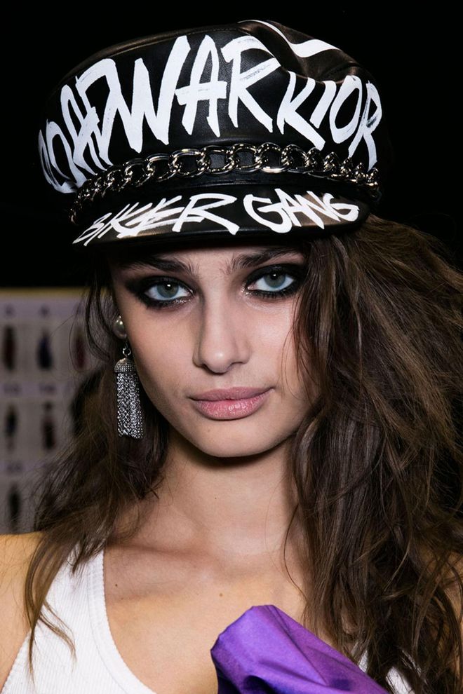 Nineties supermodels were the reference for the hair and make-up at Moschino. The hair stylist Paul Hanlon created three variations of undone, punky, bodied waves, while Tom Pecheux created strong, smoky eyes.