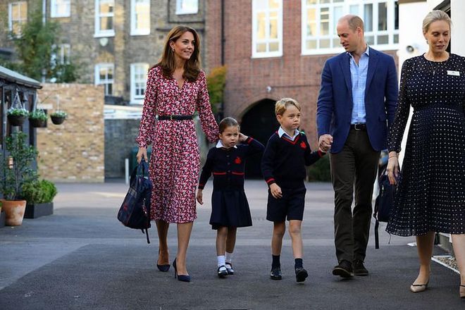 Prince George and Princess Charlotte are accompanied by their parents to attend their first day of school at Thomas's Battersea in London.

Photo: Getty