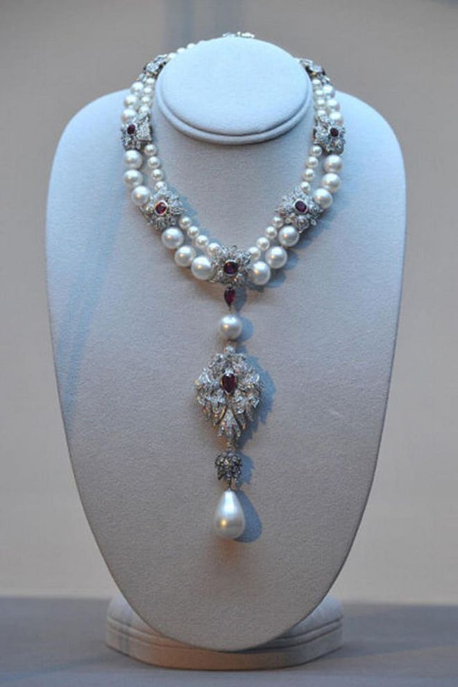 Jacques Cartier traded a double stranded natural pearl necklace valued at $1.2 million for a mansion on 5th Avenue in NYC where he opened the Cartier flagship store in 1916.
Photo: Getty