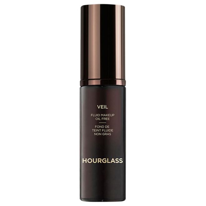 If you have oily, acne-prone skin, it can be a challenge when looking for foundations that also cater to fighting signs of ageing. On one hand, your skin type calls for a matte, sebum-regulating formula and yet, it also requires some level of nourishment to plump fine lines and keep dehydrated skin supple. This is where Hourglass’ Veil Fluid Makeup comes into the picture. Perfect for those looking to address signs of ageing, it contains the proprietary Matrix Regeneration Complex to reduce the appearance of fine lines and wrinkles, while its long-wearing and oil-free formula helps ensure a fresh and well-balanced complexion that lasts all day.
