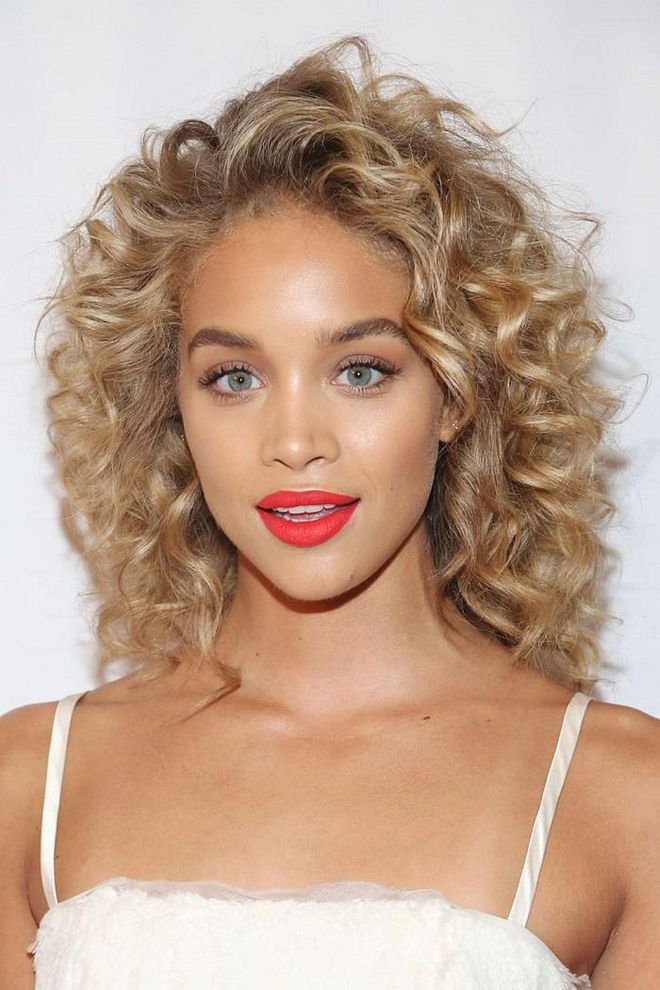 Model Jasmine Sanders is known for her perfectly coiled golden ringlets. Photo: Getty