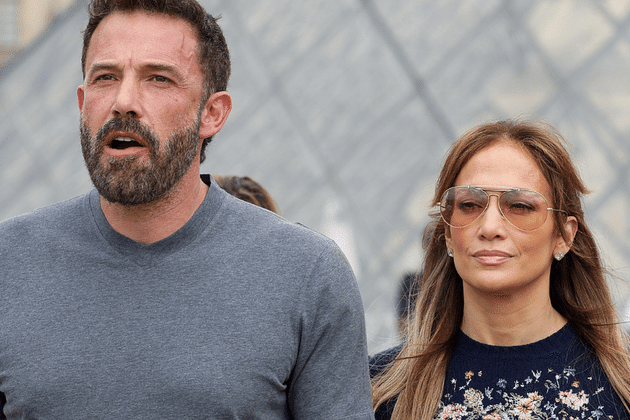 Jennifer Lopez And Ben Affleck Kiss Passionately After Getting Dunkin' Donuts
